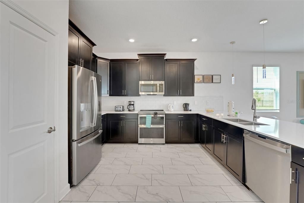 待售: $798,000 (8 贝兹, 5 浴室, 4370 平方英尺)