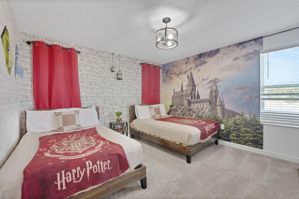 待售: $798,000 (8 贝兹, 5 浴室, 4370 平方英尺)