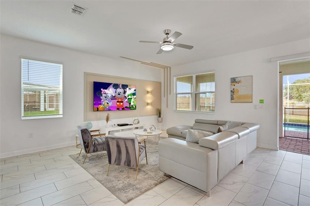 待售: $798,000 (8 贝兹, 5 浴室, 4370 平方英尺)