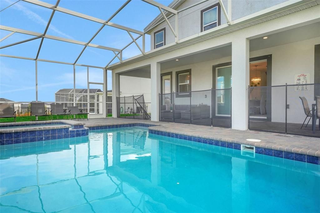 待售: $798,000 (8 贝兹, 5 浴室, 4370 平方英尺)