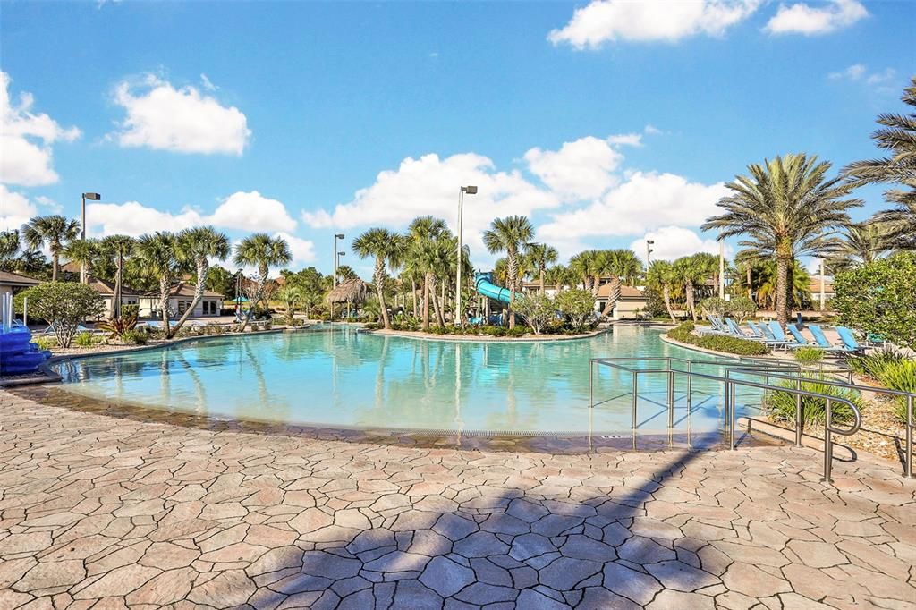 待售: $798,000 (8 贝兹, 5 浴室, 4370 平方英尺)