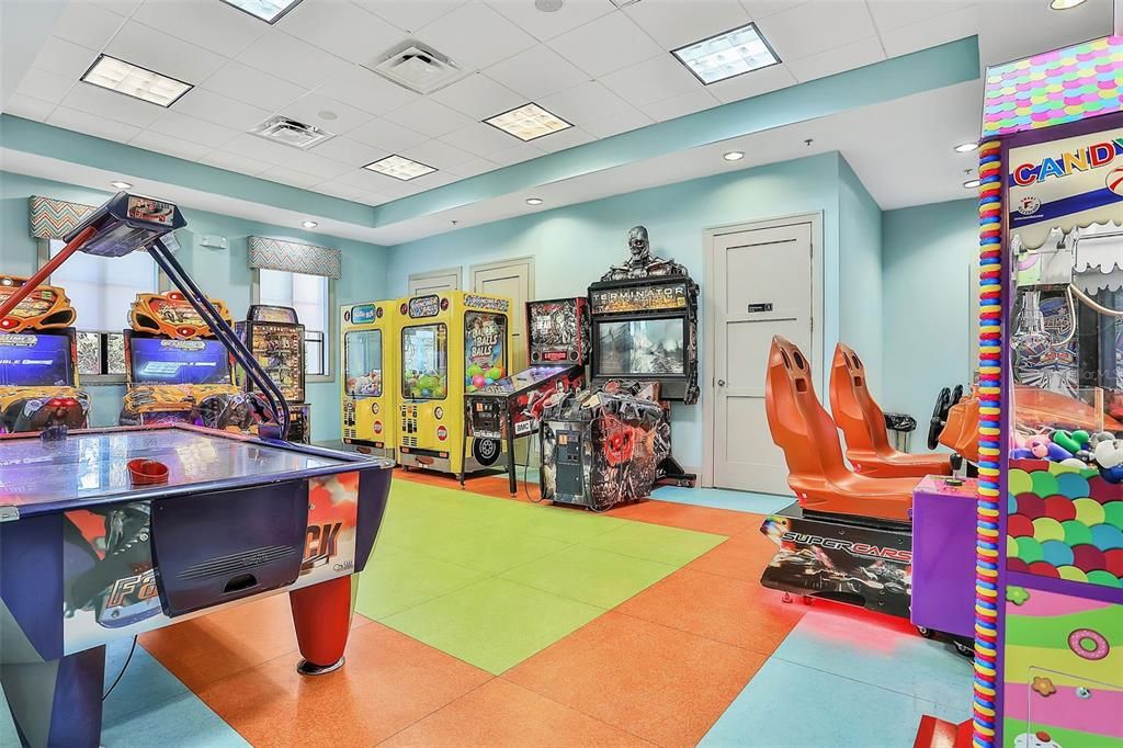 待售: $798,000 (8 贝兹, 5 浴室, 4370 平方英尺)