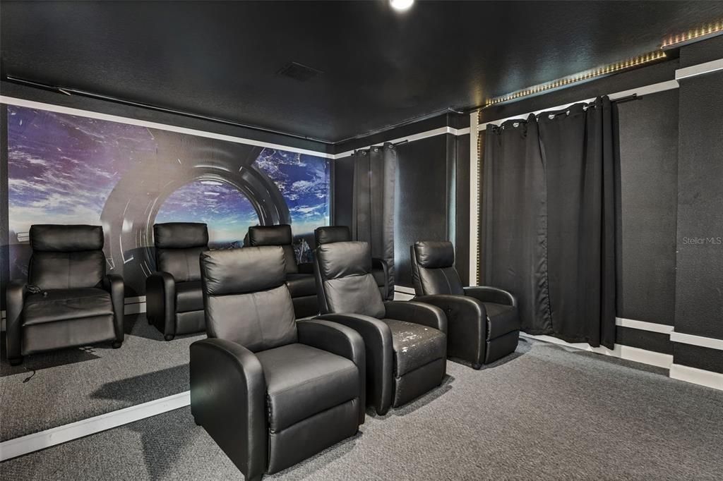 待售: $798,000 (8 贝兹, 5 浴室, 4370 平方英尺)