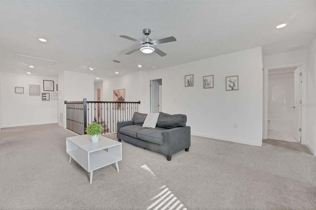 待售: $798,000 (8 贝兹, 5 浴室, 4370 平方英尺)