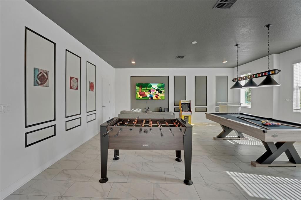 待售: $798,000 (8 贝兹, 5 浴室, 4370 平方英尺)