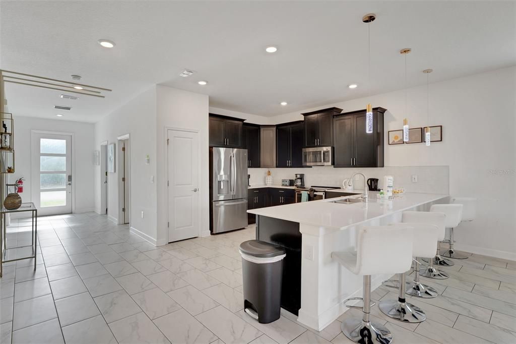 待售: $798,000 (8 贝兹, 5 浴室, 4370 平方英尺)