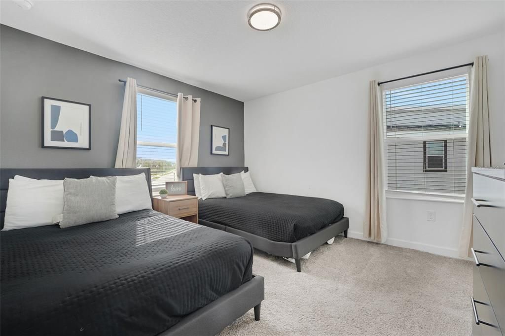 待售: $798,000 (8 贝兹, 5 浴室, 4370 平方英尺)