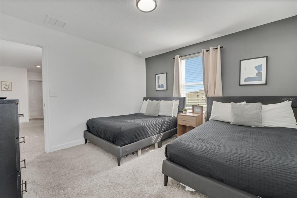 待售: $798,000 (8 贝兹, 5 浴室, 4370 平方英尺)