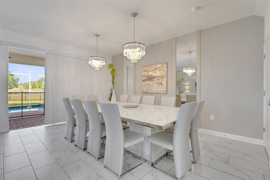 待售: $798,000 (8 贝兹, 5 浴室, 4370 平方英尺)