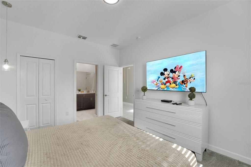 待售: $798,000 (8 贝兹, 5 浴室, 4370 平方英尺)