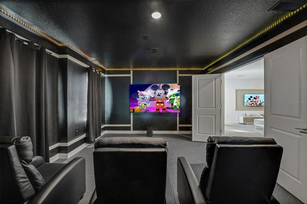 待售: $798,000 (8 贝兹, 5 浴室, 4370 平方英尺)