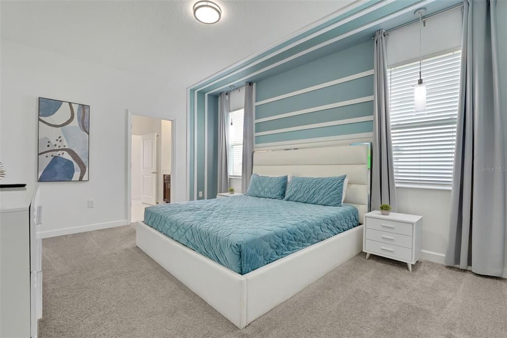 待售: $798,000 (8 贝兹, 5 浴室, 4370 平方英尺)