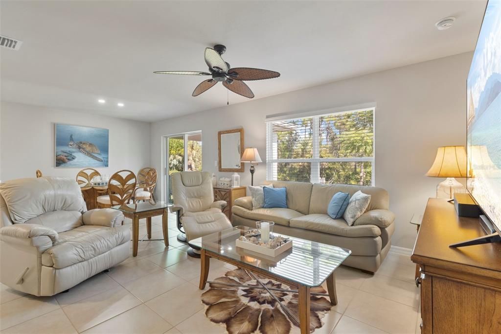 En Venta: $324,900 (4 camas, 2 baños, 1499 Pies cuadrados)