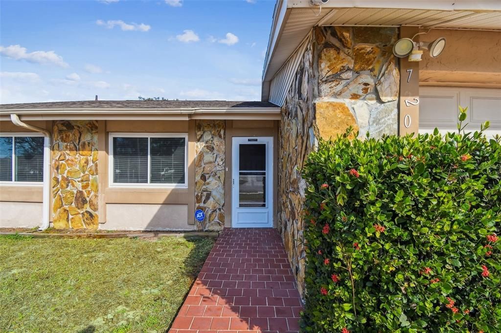 For Sale: $359,900 (4 beds, 2 baths, 1461 Square Feet)