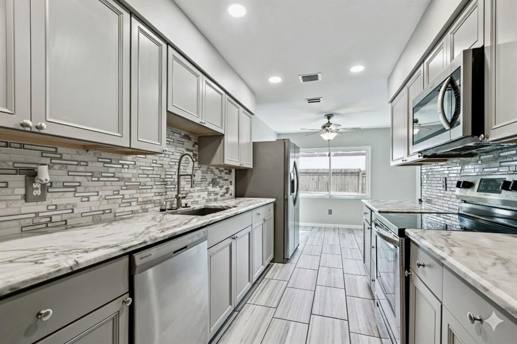 For Sale: $359,900 (4 beds, 2 baths, 1461 Square Feet)