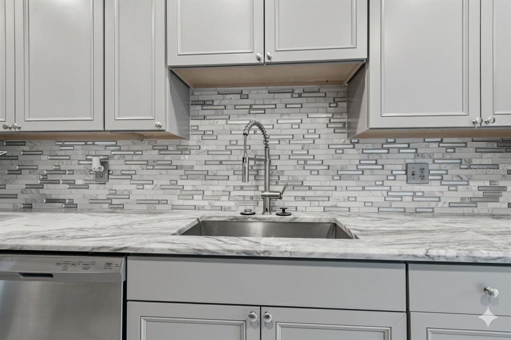 For Sale: $359,900 (4 beds, 2 baths, 1461 Square Feet)