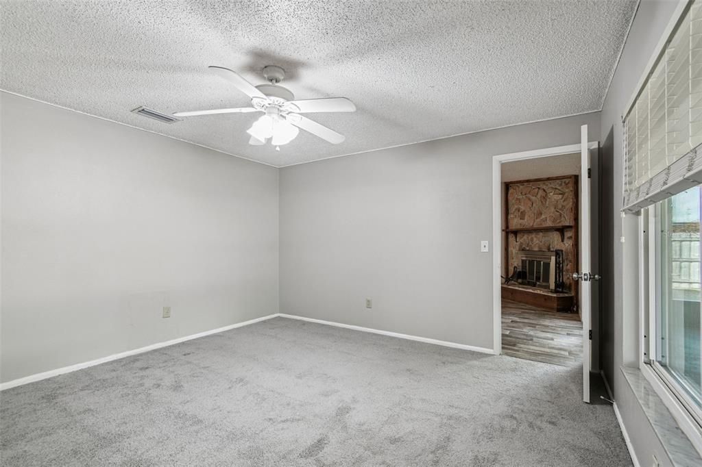 For Sale: $359,900 (4 beds, 2 baths, 1461 Square Feet)