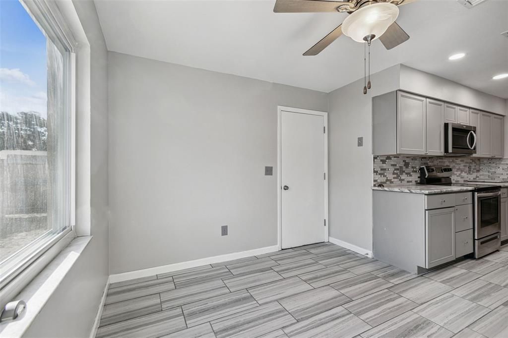 For Sale: $359,900 (4 beds, 2 baths, 1461 Square Feet)