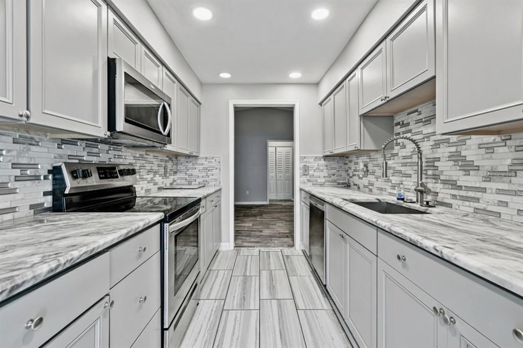 For Sale: $359,900 (4 beds, 2 baths, 1461 Square Feet)