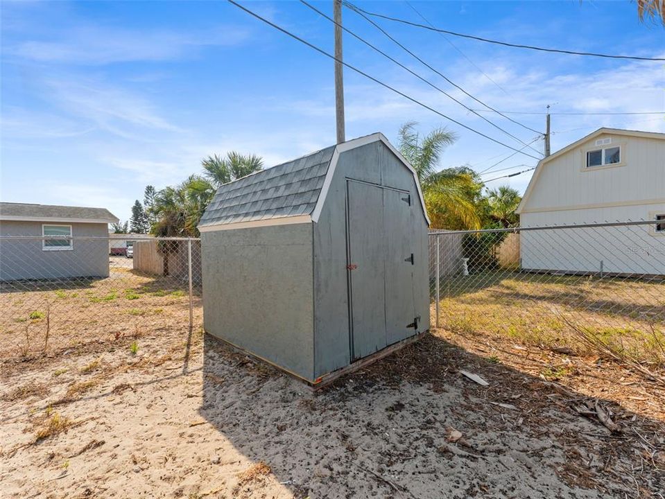 For Rent: $1,800 (2 beds, 1 baths, 864 Square Feet)