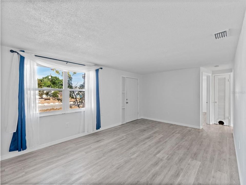 For Rent: $1,800 (2 beds, 1 baths, 864 Square Feet)