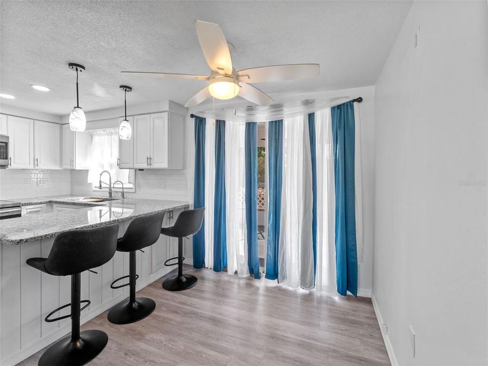 For Rent: $1,800 (2 beds, 1 baths, 864 Square Feet)