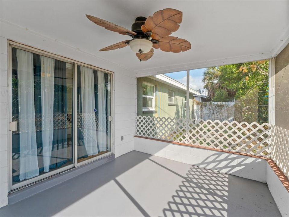 For Rent: $1,800 (2 beds, 1 baths, 864 Square Feet)