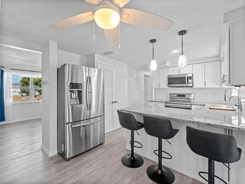 For Rent: $1,800 (2 beds, 1 baths, 864 Square Feet)