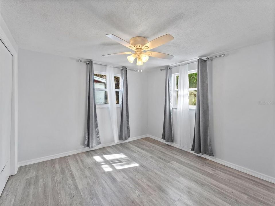 For Rent: $1,800 (2 beds, 1 baths, 864 Square Feet)