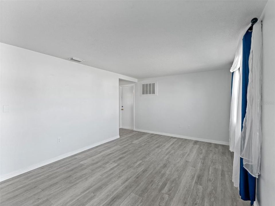 For Rent: $1,800 (2 beds, 1 baths, 864 Square Feet)