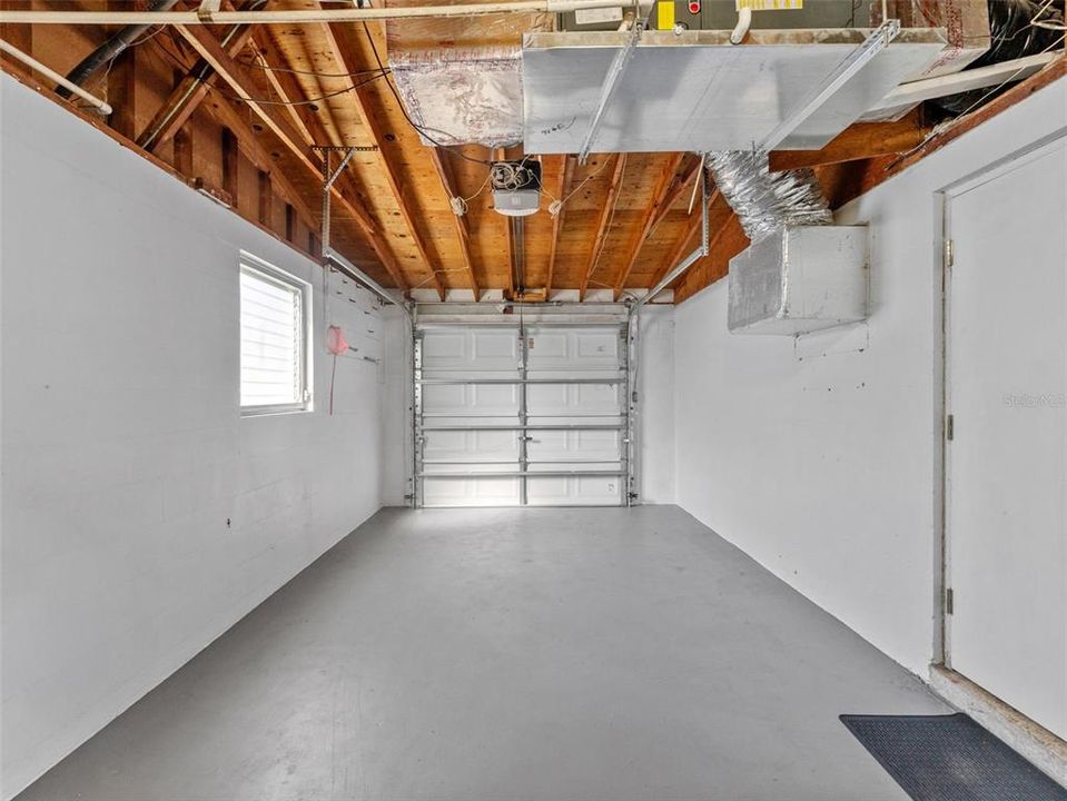 For Rent: $1,800 (2 beds, 1 baths, 864 Square Feet)