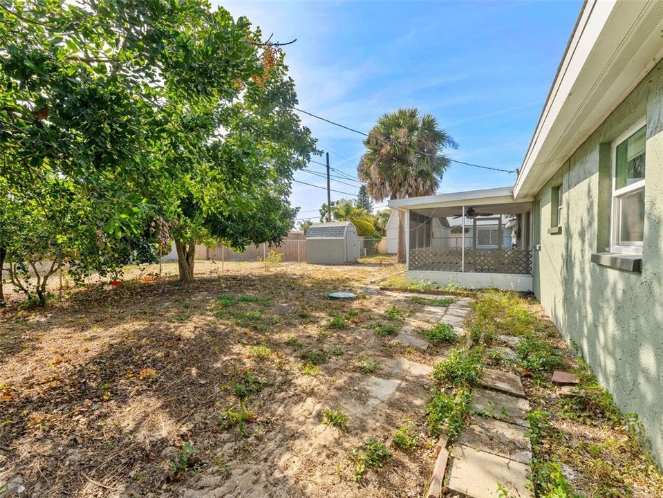 For Rent: $1,800 (2 beds, 1 baths, 864 Square Feet)