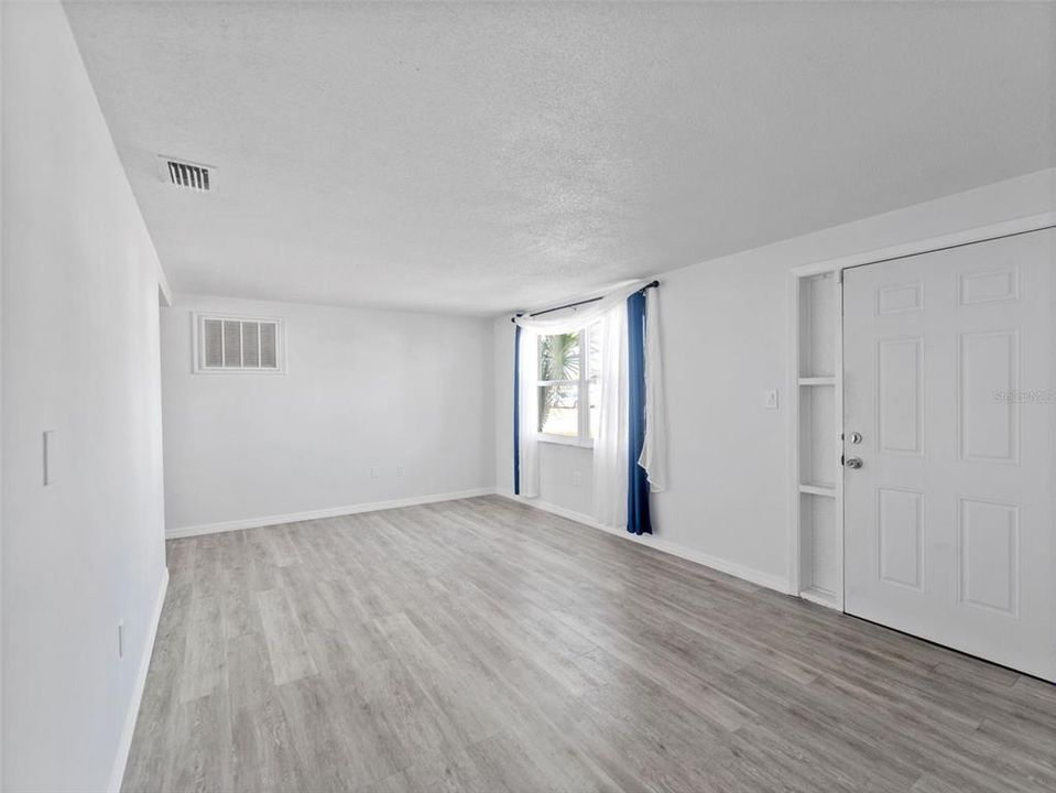 For Rent: $1,800 (2 beds, 1 baths, 864 Square Feet)