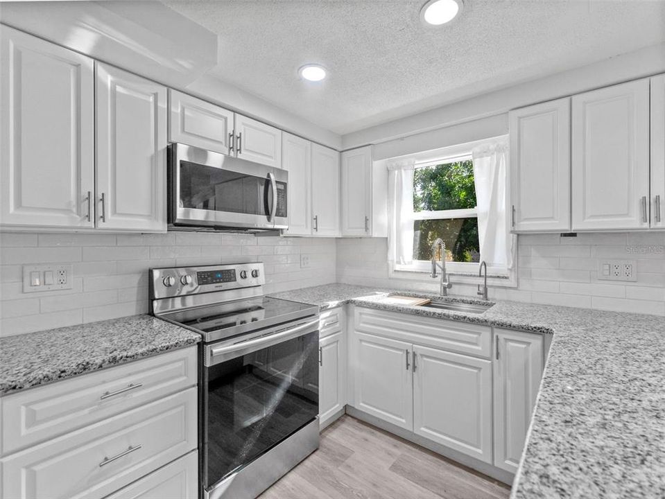 For Rent: $1,800 (2 beds, 1 baths, 864 Square Feet)