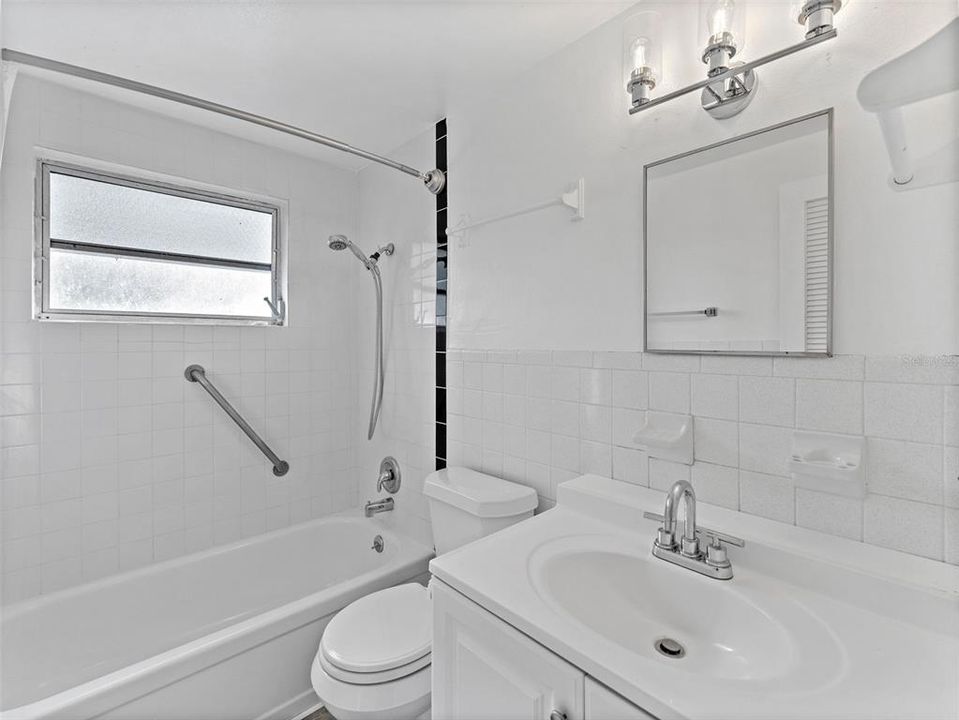 For Rent: $1,800 (2 beds, 1 baths, 864 Square Feet)