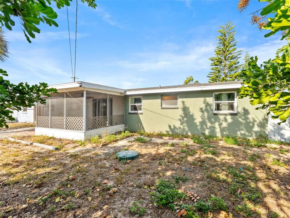 For Rent: $1,800 (2 beds, 1 baths, 864 Square Feet)