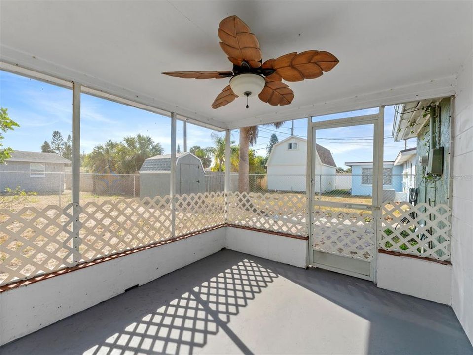 For Rent: $1,800 (2 beds, 1 baths, 864 Square Feet)