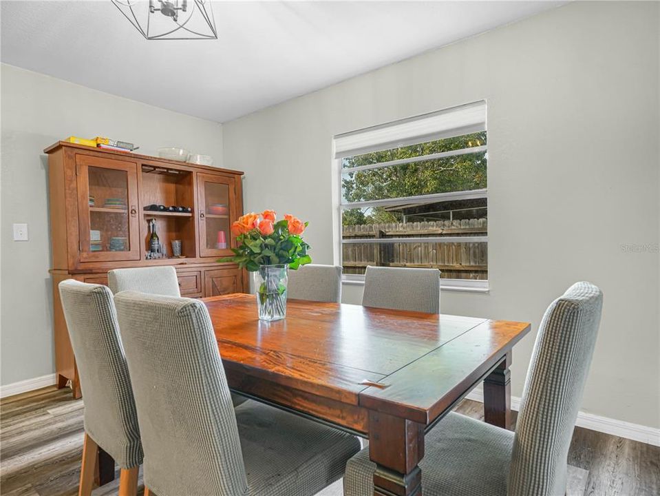 На продажу: $295,000 (3 спален, 2 ванн, 2028 Квадратных фут)