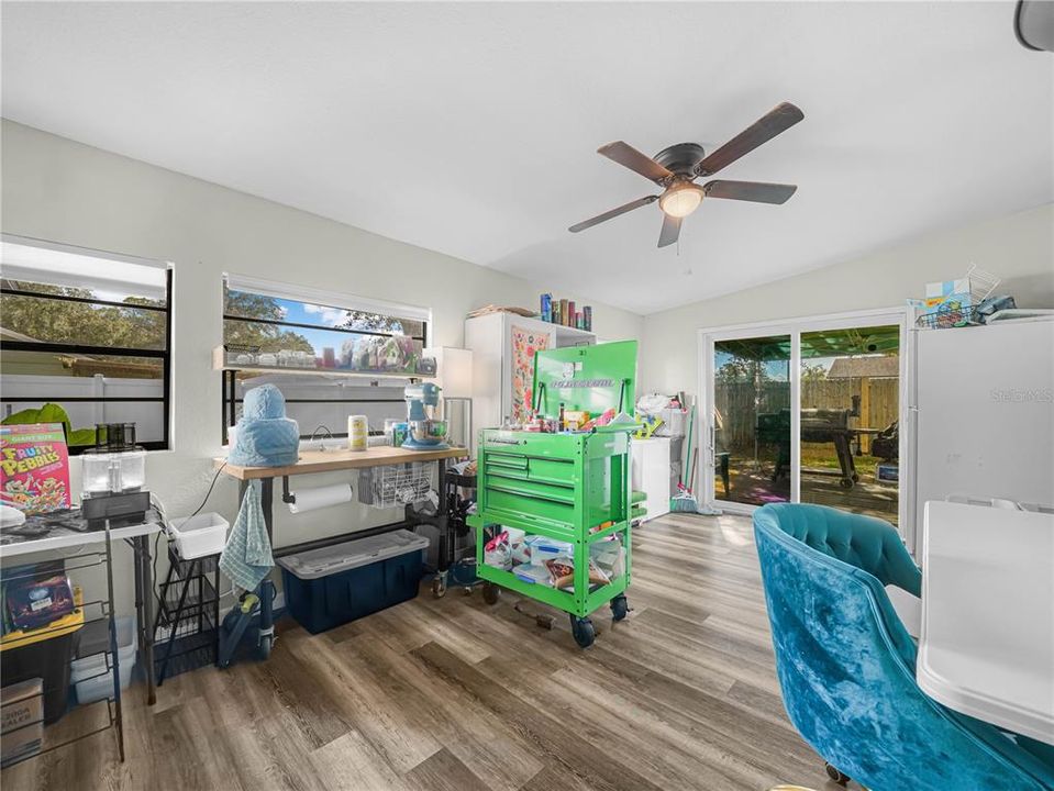 На продажу: $295,000 (3 спален, 2 ванн, 2028 Квадратных фут)