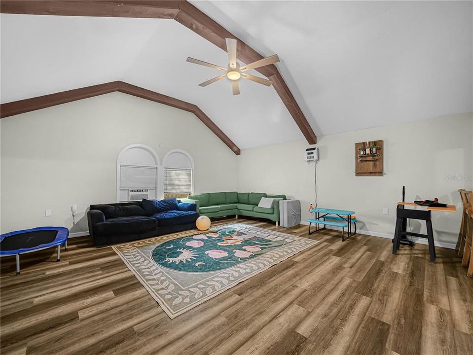 На продажу: $295,000 (3 спален, 2 ванн, 2028 Квадратных фут)