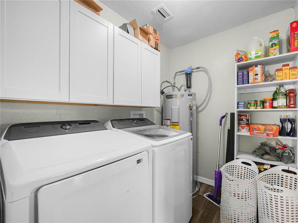 На продажу: $295,000 (3 спален, 2 ванн, 2028 Квадратных фут)