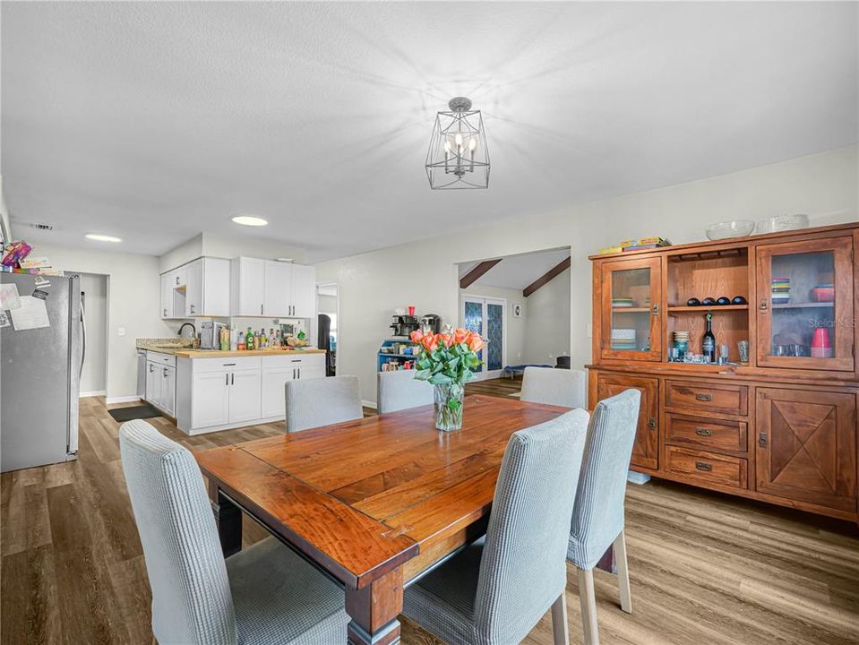 На продажу: $295,000 (3 спален, 2 ванн, 2028 Квадратных фут)