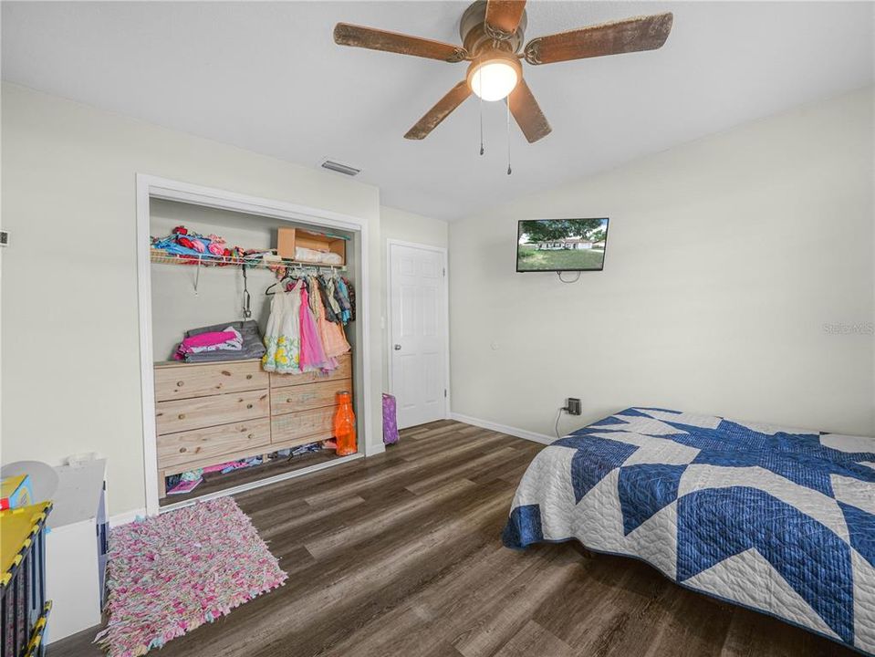 На продажу: $295,000 (3 спален, 2 ванн, 2028 Квадратных фут)