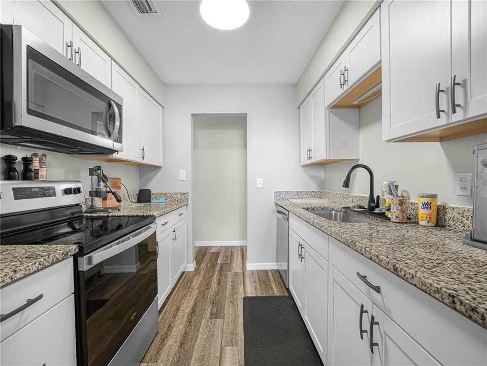 На продажу: $295,000 (3 спален, 2 ванн, 2028 Квадратных фут)