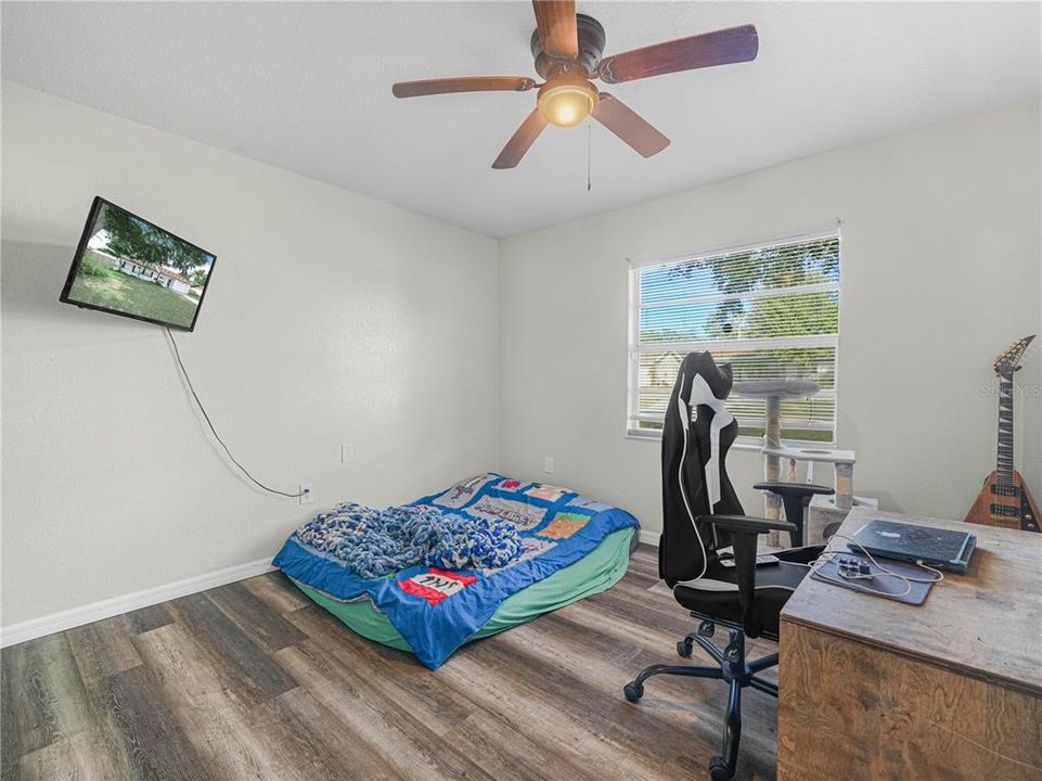 На продажу: $295,000 (3 спален, 2 ванн, 2028 Квадратных фут)