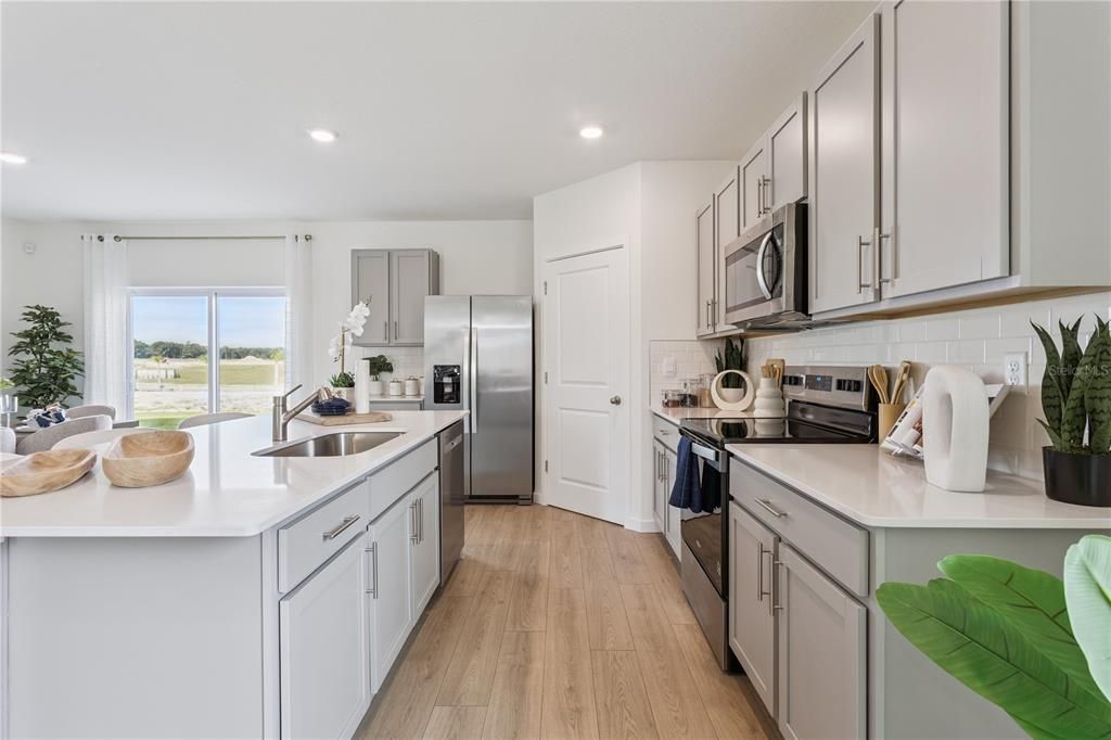 En Venta: $501,990 (5 camas, 3 baños, 2663 Pies cuadrados)