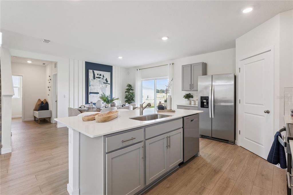 En Venta: $501,990 (5 camas, 3 baños, 2663 Pies cuadrados)