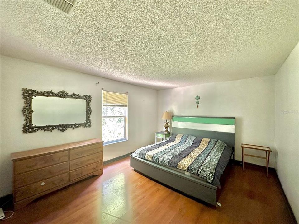 For Sale: $780,000 (5 beds, 4 baths, 3512 Square Feet)