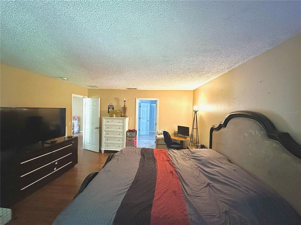 For Sale: $780,000 (5 beds, 4 baths, 3512 Square Feet)