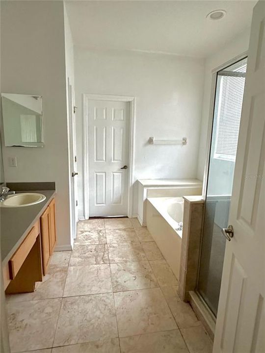 For Sale: $780,000 (5 beds, 4 baths, 3512 Square Feet)